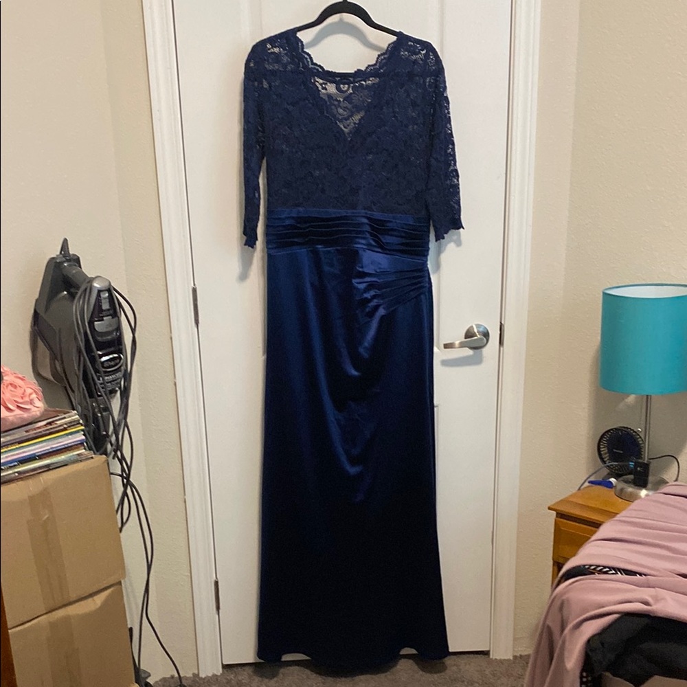 Miusol Blue V-Neck 3/4 Sleeve Gown